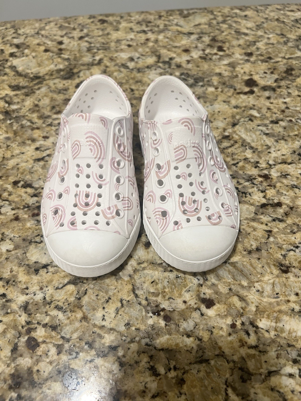 Native Jefferson Slip On Little Girl Shoe Size 7 - Excellent condition!!
