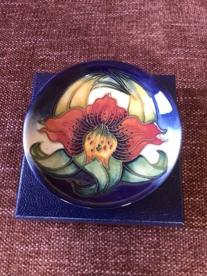 MOORCROFT PIN DISH ANNA LILY '' PATTERN by DESIGNER NICOLA SLANEY 1998 MINT