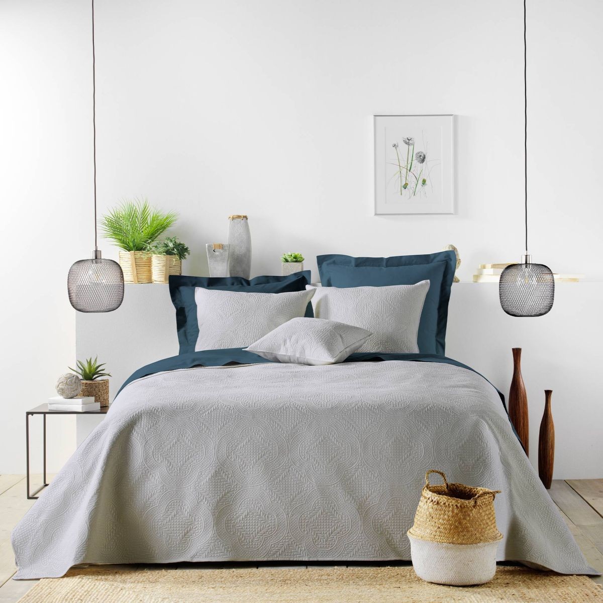 Couvre-lit gris Romane 240x260cm avec ses 2 housses de coussin assorties pour lit deux personnes