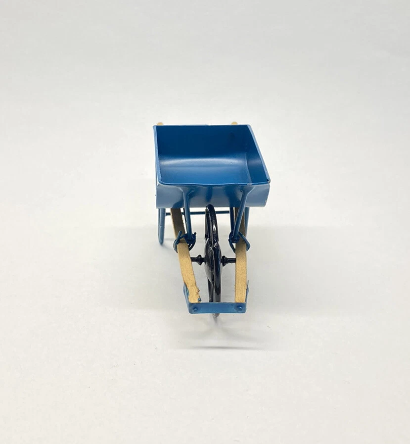 Carro de ruedas de madera de metal jardinera carretilla miniatura vintage para casa de muñecas Foto 2 de 4