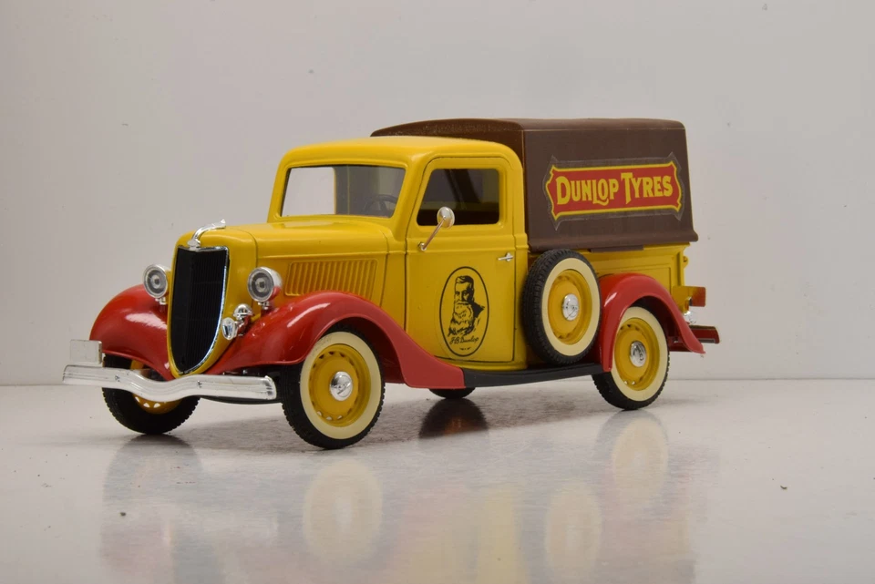 FORD V8 PICK-UP BACHÉ 1936 DUNLOP SOLIDO 1/18 EN BOITE - Photo 3/4