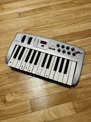 Midiman Oxygen 8 25-Key MIDIController Keyboard 2002 - 2005 -Silver