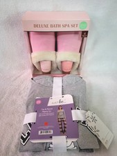 NWT Pajama Lounge Set and Bath Spa Set with Slippers Lotion Shower Gel Size M