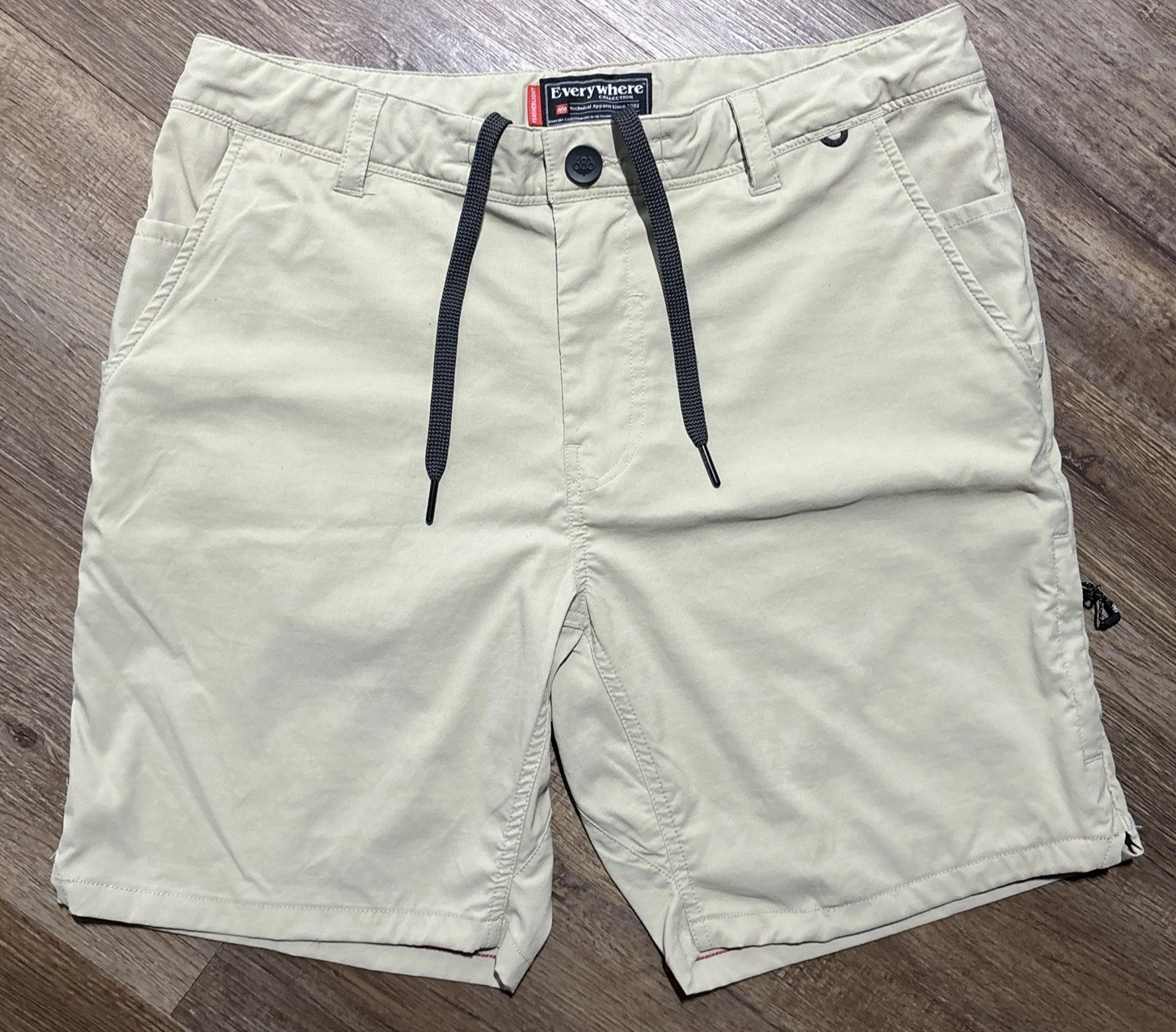686 Everywhere Hybrid Shorts Mens 30 beige 8" Inseam Technical Apparel