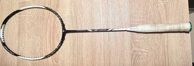 YONEX VOLTRIC FORCE DEMO-Version   Exklusiver Badmintonschläger
