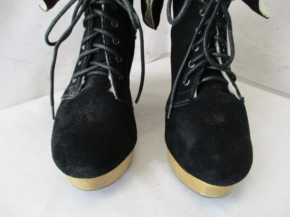 Botas al tobillo Naughty Monkey negras de gamuza con cordones tacón de cuña ultra alto 8,5 Foto 3 de 4