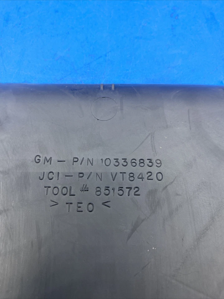 2005-2009 BUICK ALLURE ЛАКРОСС ПЕРЕДНЯЯ КОНСОЛЬ РЕЗИНОВАЯ ПОДКЛАДКА ВСТАВКА 10336839 OEM  - Изображение 4 из 4