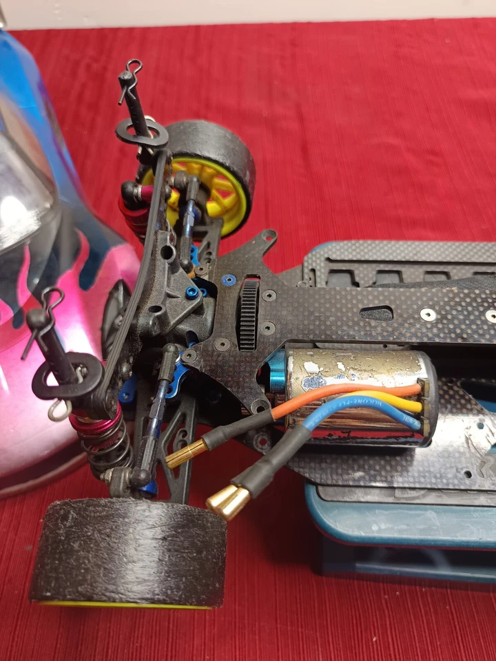 Vintage Team Associated TC4 Roller Full Carbon Fiber Chassis 4WD Drift Car - Image 3 of 4