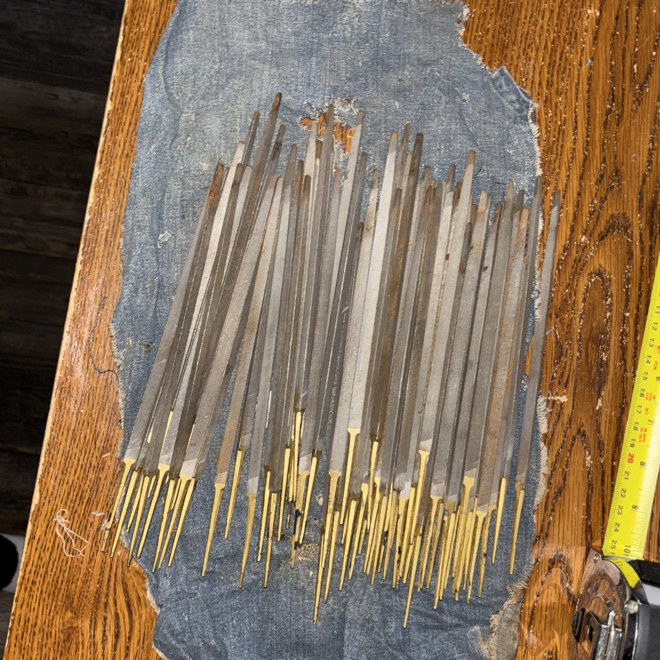 Lote de 50+ limas triangulares de metal y raspaduras  Foto 2 de 4