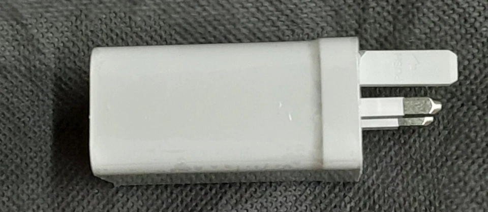 GENUINE HUAWEI 40W SUPERCHARGE MAINS ADAPTER CHARGER HW-100400B01 - Image 3 of 4