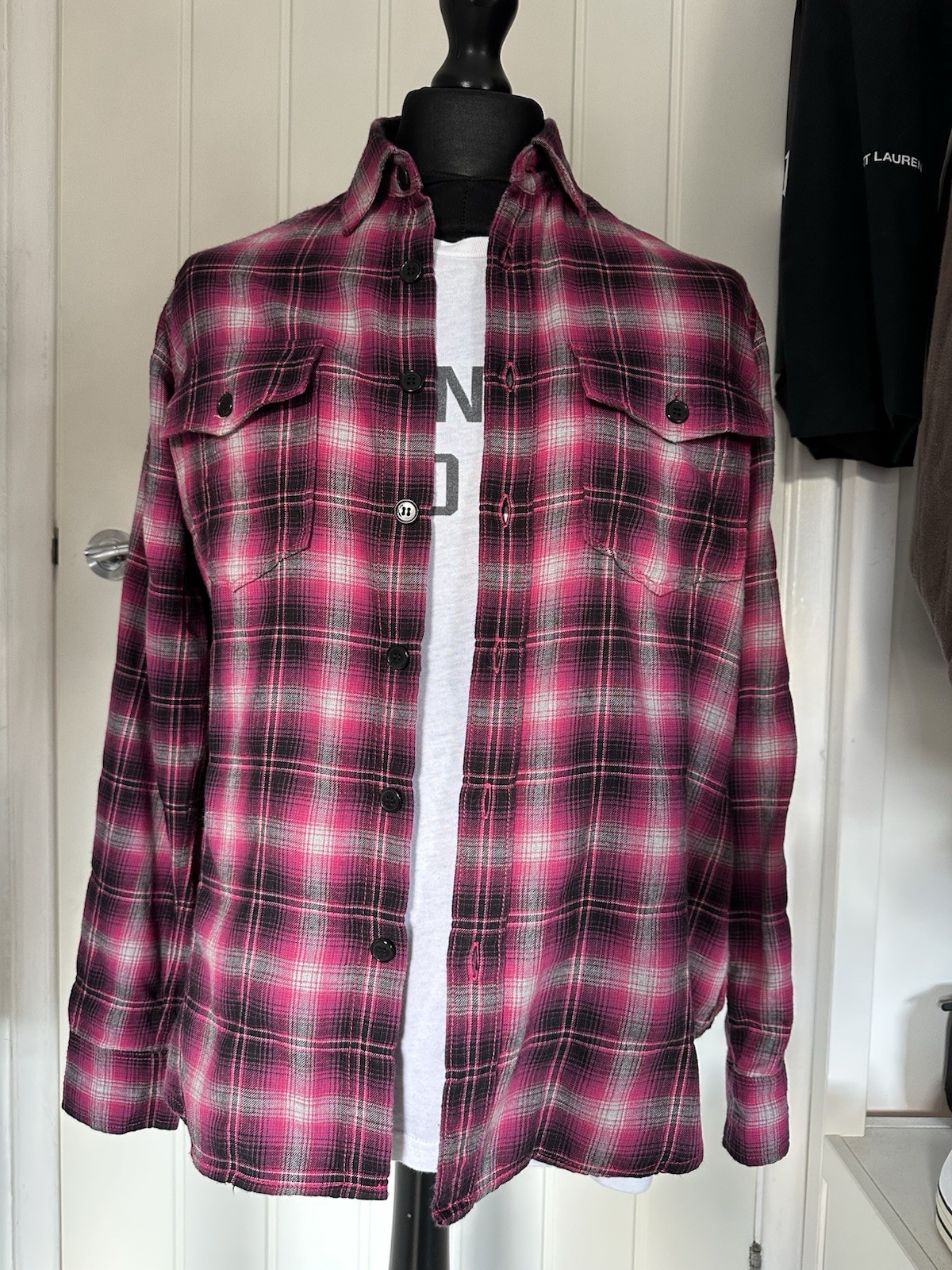 Camicia a quadri Yves Saint Laurent YSL rosa nera e grigia. Taglia M.