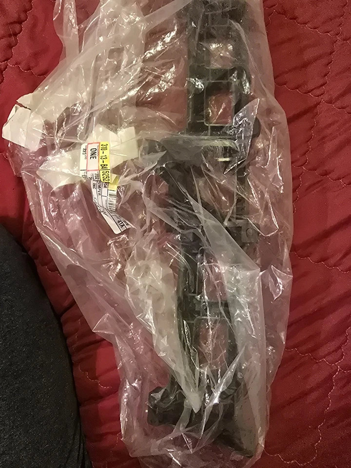 Parachoques delantero superior CTR 52521-0E020 NUEVO FABRICANTE DE EQUIPOS ORIGINALES Toyota Highlander 2016-2019 Foto 3 de 3