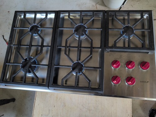 Wolf 5 Burner 36" Professional Natural Gas Cooktop with 5 Burners CG365P/S