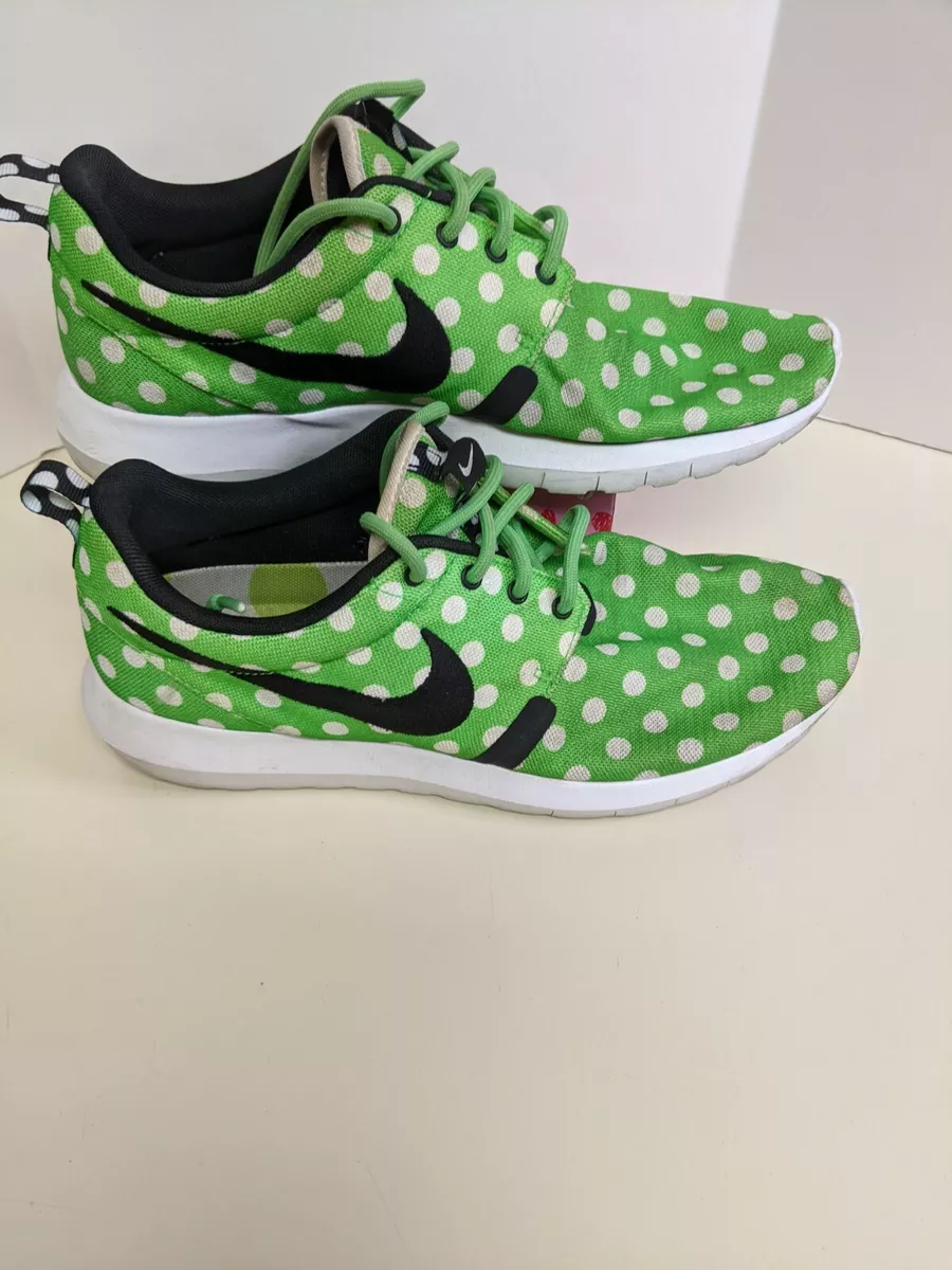 Polka dot cheap nike roshe