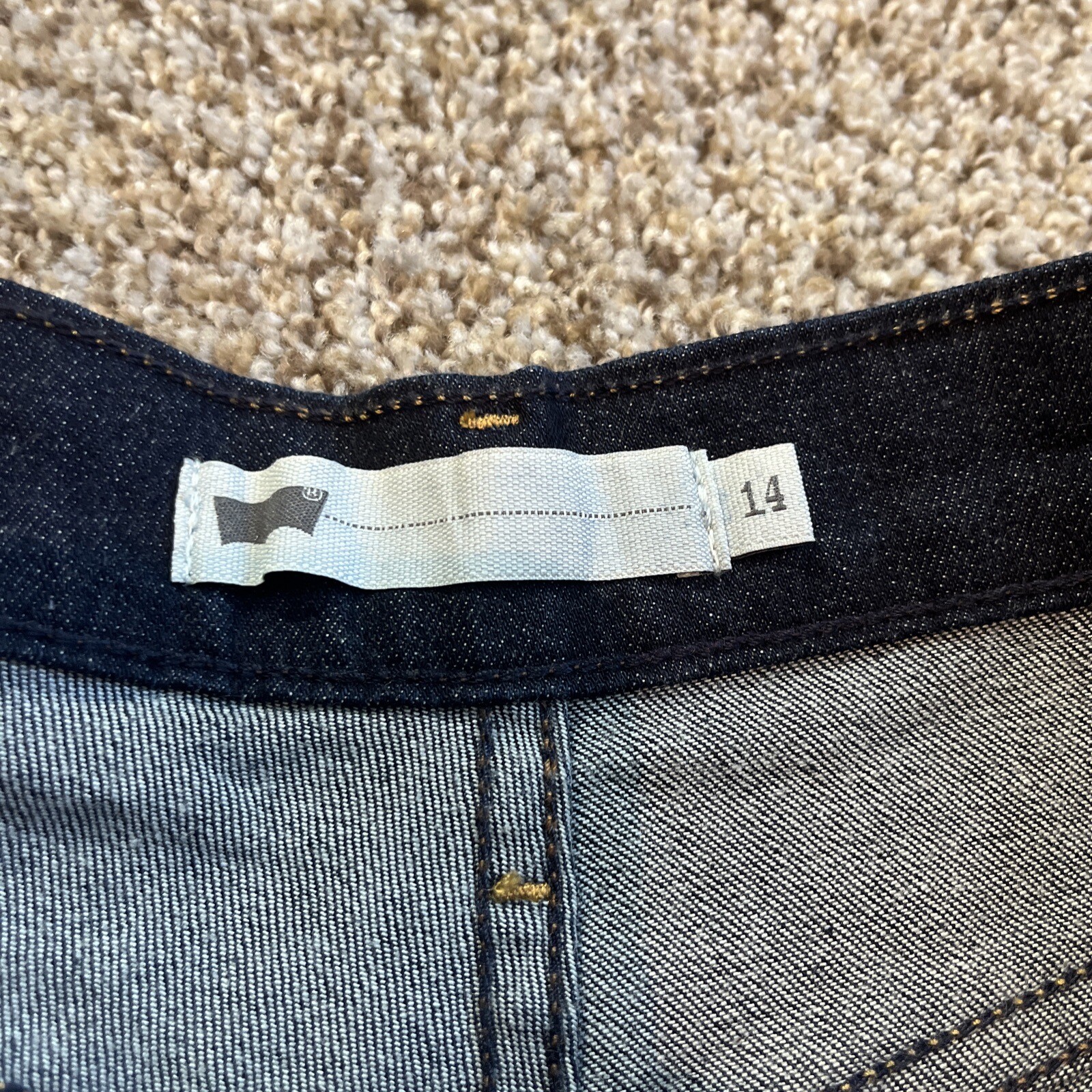 Womens Levi’s Shorts Size 14 Dark Wash Denim Waist 34 - View 5