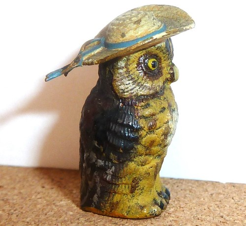 Vintage Austrian Vienna Bronze Miniature Cold Painted Owl with Hat 1" Figurine - Picture 7 of 9