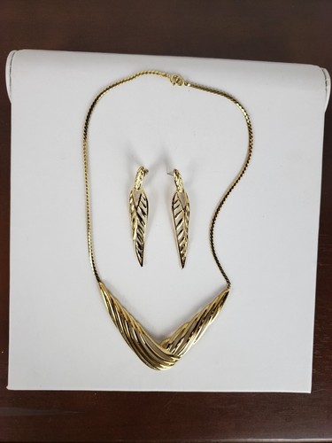 Vintage Fashion Jewelry Set (Choker & Earrings) - Picture 4 of 5