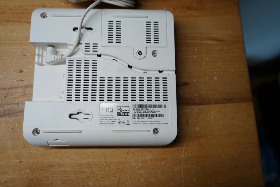 (i) Ring Alarm Base Station US White 4HB1U9-0EN0 - Locked/Registered - Powers On - Image 4 of 4