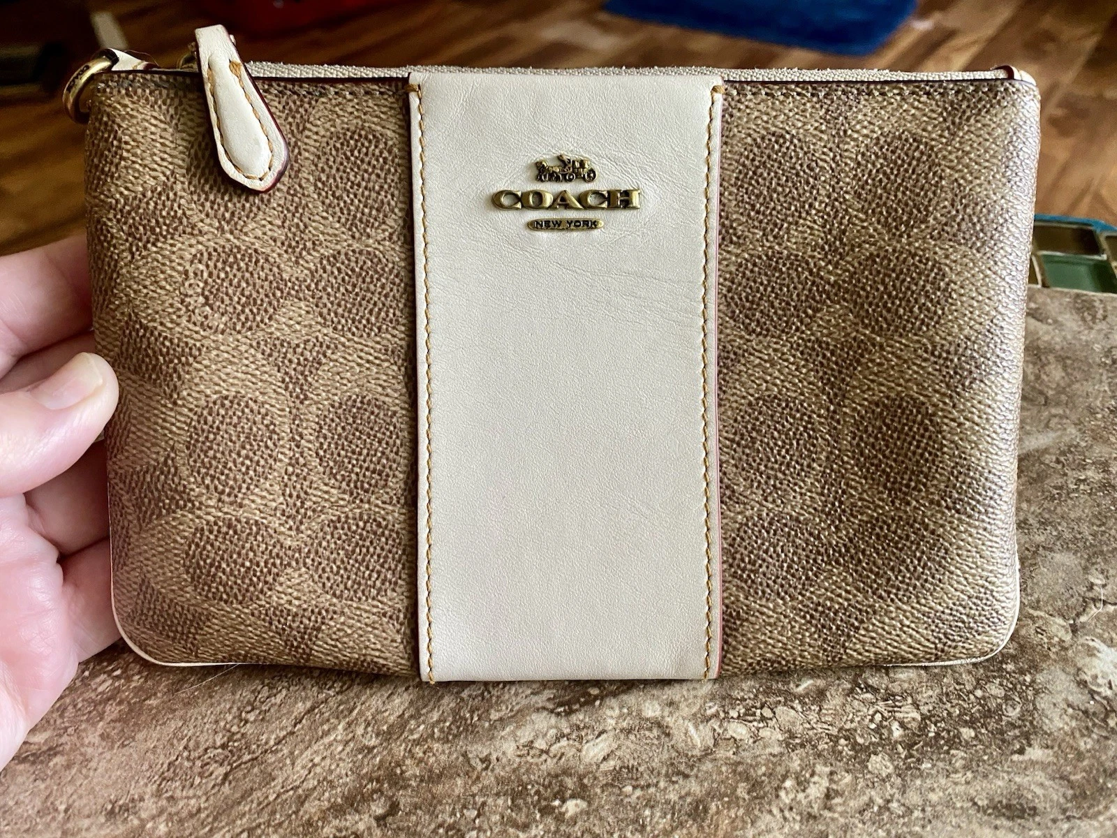 Coach Corner Portafoglio Donna Pochette con Polso Cachi Chiaro Gesso (58035)