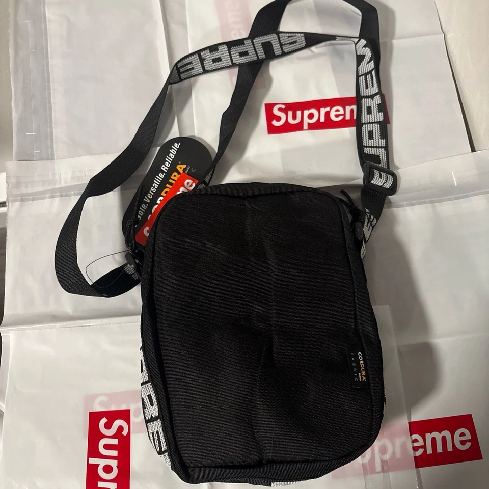 Bolso de hombro Supreme SS18 - negro Foto 2 de 3