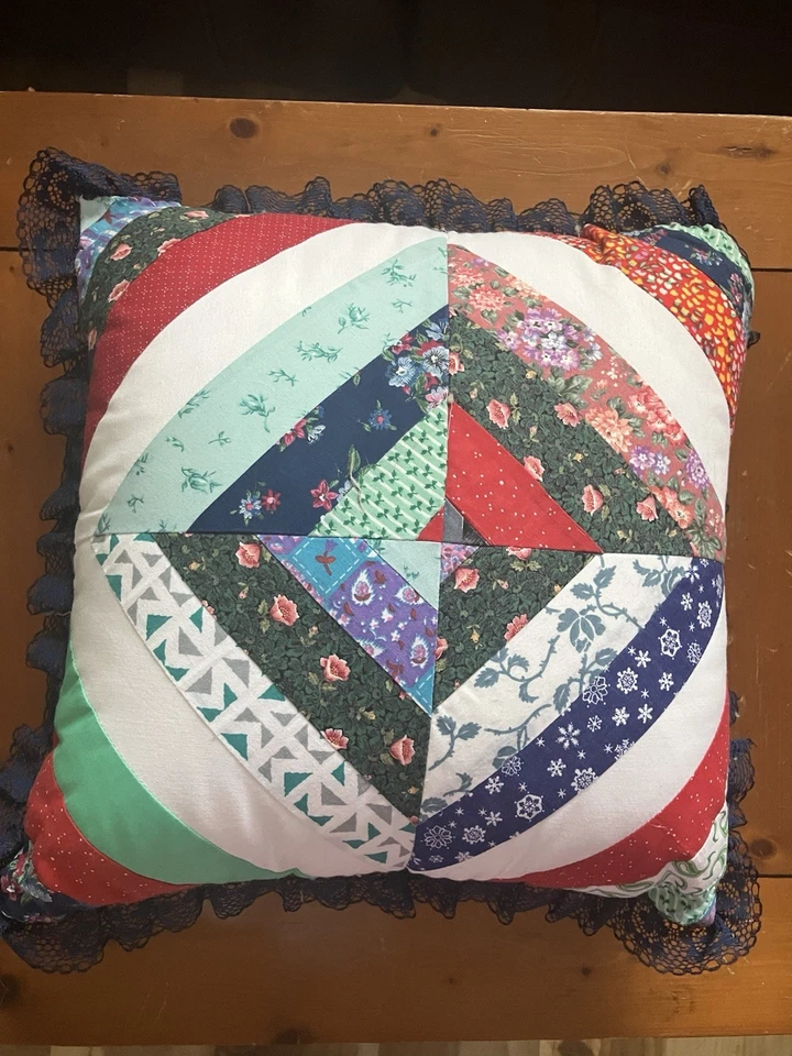 "Almohada de retazos acolchada hecha a mano vintage con encaje colorido arte popular 14""" Foto 2 de 4