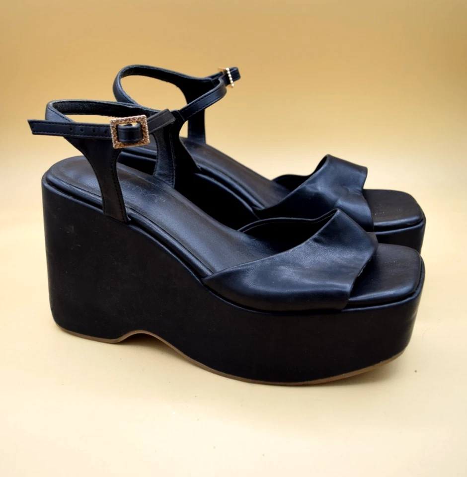 Sandálias pretas plataforma com alça de tornozelo Liliana 10 tiras de salto cunha - Imagem 2 de 4