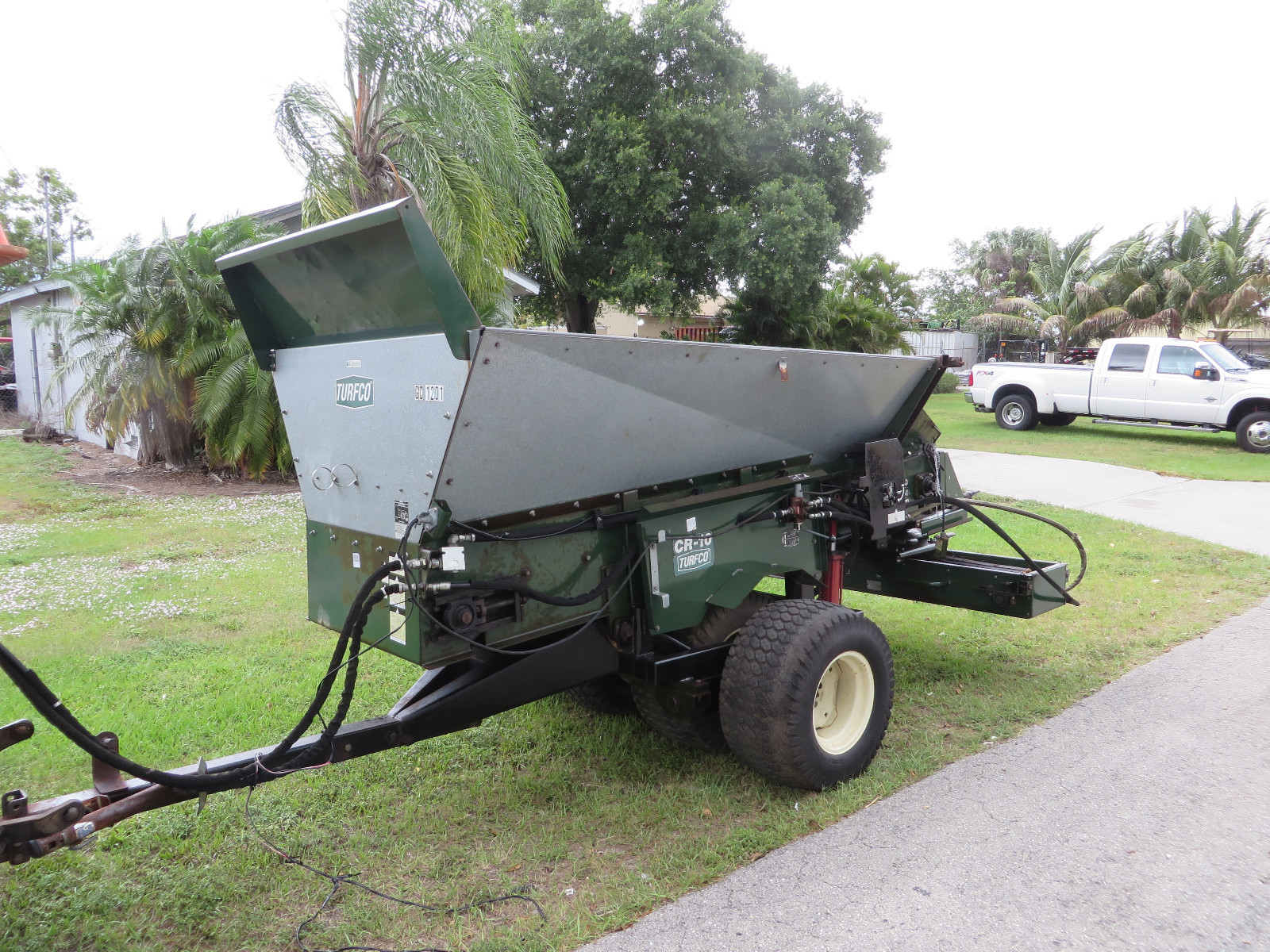 Turfco CR 10 Top Dresser Material Handler Sand Spreader w/ Cross