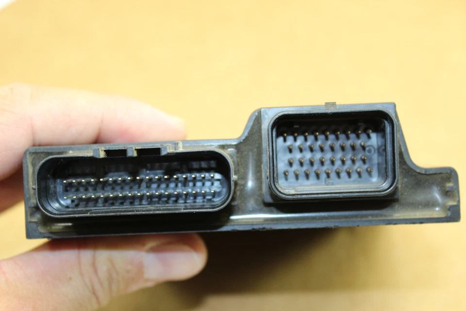 12 13 14 UNIDAD CONTROLADOR DE COMPUTADORA YAMAHA R1 ECU CAJA NEGRA ECM CDI - *BUENO* Foto 3 de 3