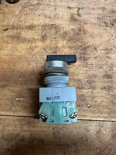 IZUMI IDEC ASW210 / ASW210 (USED TESTED CLEANED) 2 POSITION SWITCH NO 24MM