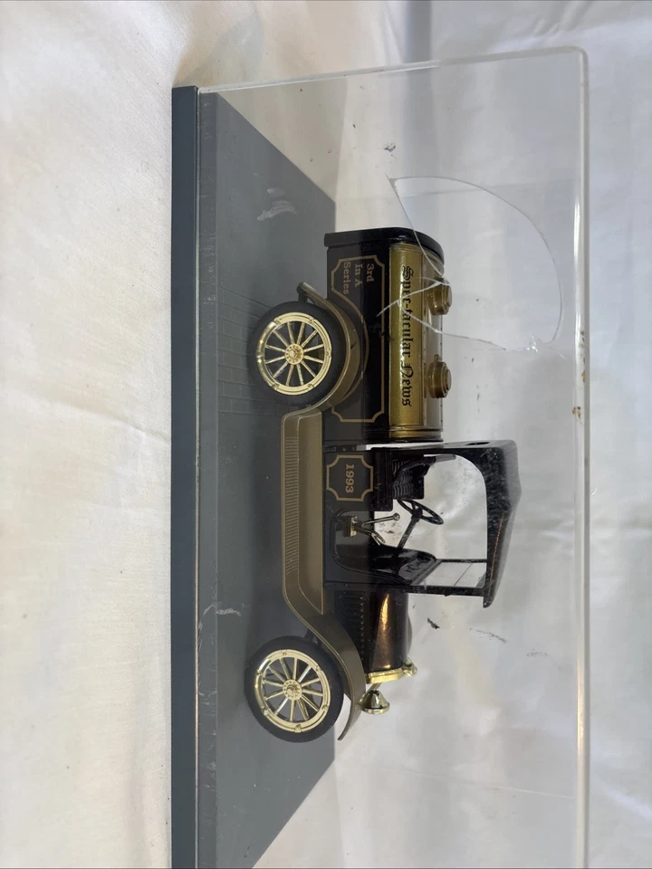 Spec-tacular News 1916 Studebaker Tanker Truck Coin Bank 1/25 Scale Diecast - Image 3 of 4