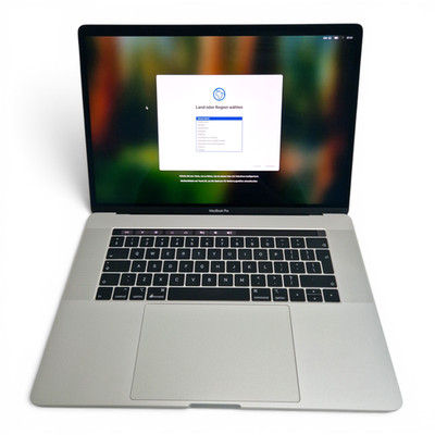 Apple MacBook Pro A1990 (2019) 15'' i9-9980HK 32 GB RAM 500 GB SSD UK-Layout