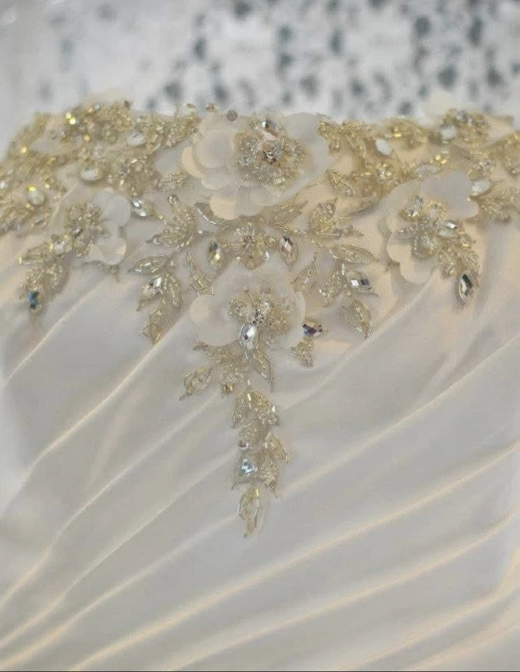 Vestido de novia de alta costura de diseñador Sottero & Midgley talla 16. Alterado para 5’2”. Foto 3 de 4