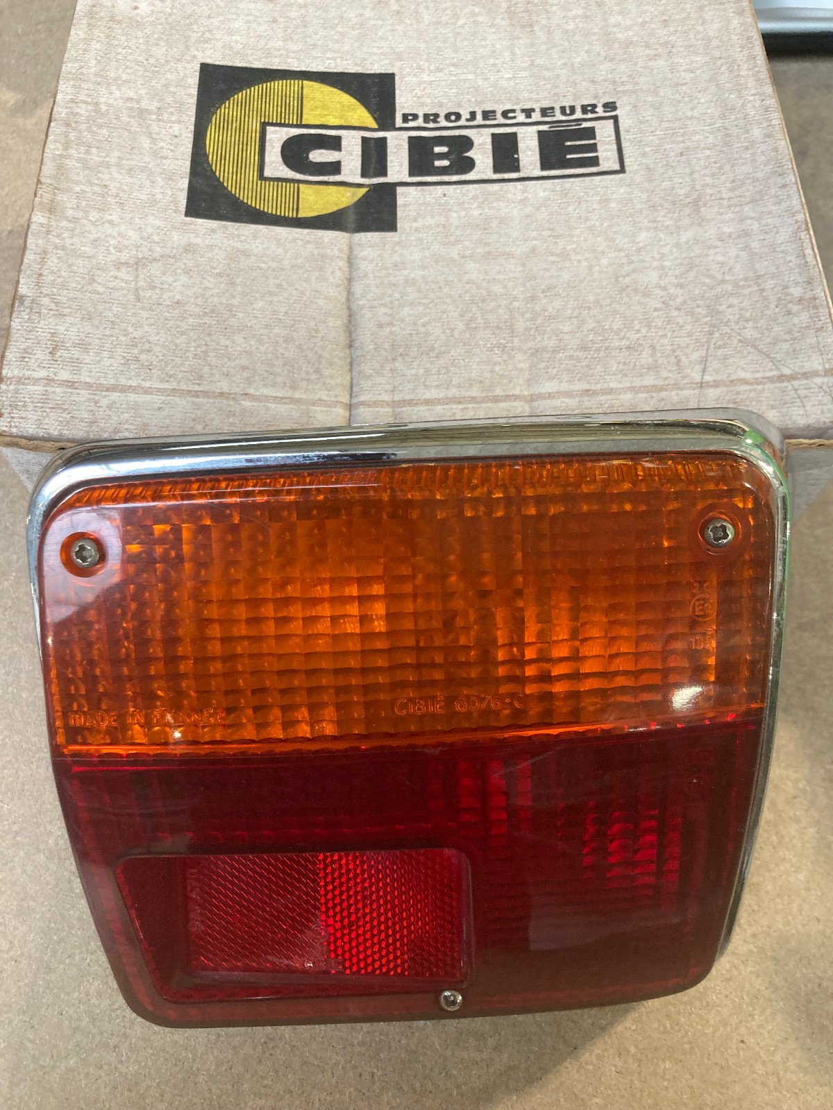 Feu arrière droit CIBIE 80.76.024 d'origine PEUGEOT 304 coupé chromé neuf