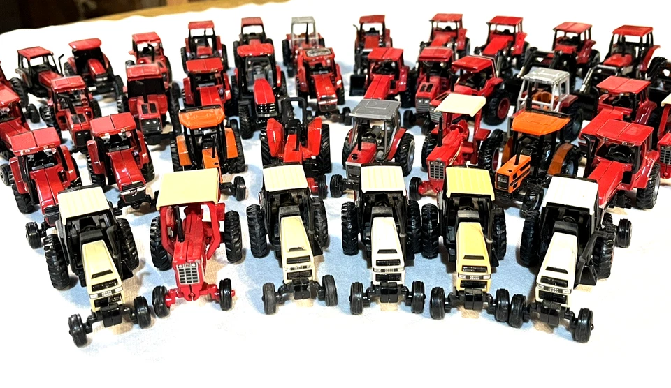 Very Nice Lot of 40 Ertl 1/64 scale Mostly Case International Tractors & Loaders - Image 3 of 4