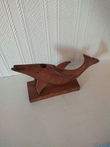 WOODEN FISH PEN HOLDER ON WOODEN BASE IN NICE CONDITION A FEW MINOR MARKS - Afbeelding 1 van 8
