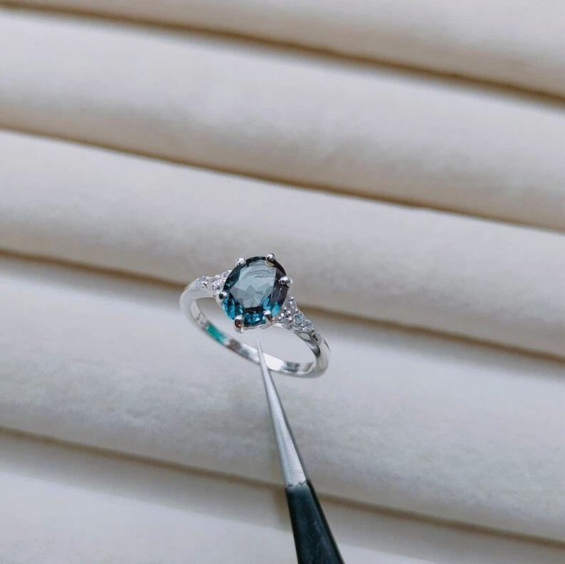 Ocean Teal sapphire ring, oval cut Teal sapphire ring, 925 Sterling Silver ring, - Image 2 of 4