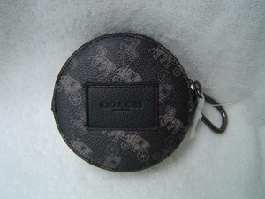 coach round hybrid pouch