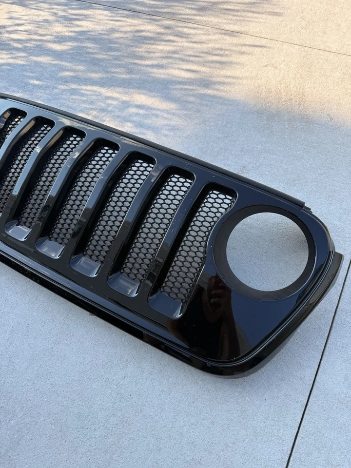 18 - 24 Jeep Wrangler JL OEM NEW Satin Black grille MoPar accessories - Image 3 of 4