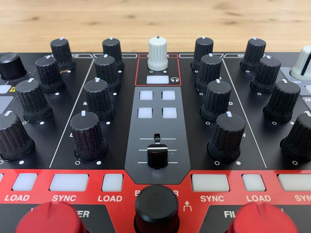 Vestax VCI-400 USB MIDI Audio Controller Compatible DJ Mixer Vestax VCI-400 USB MIDI Audio Controller Compatible DJ Mixer