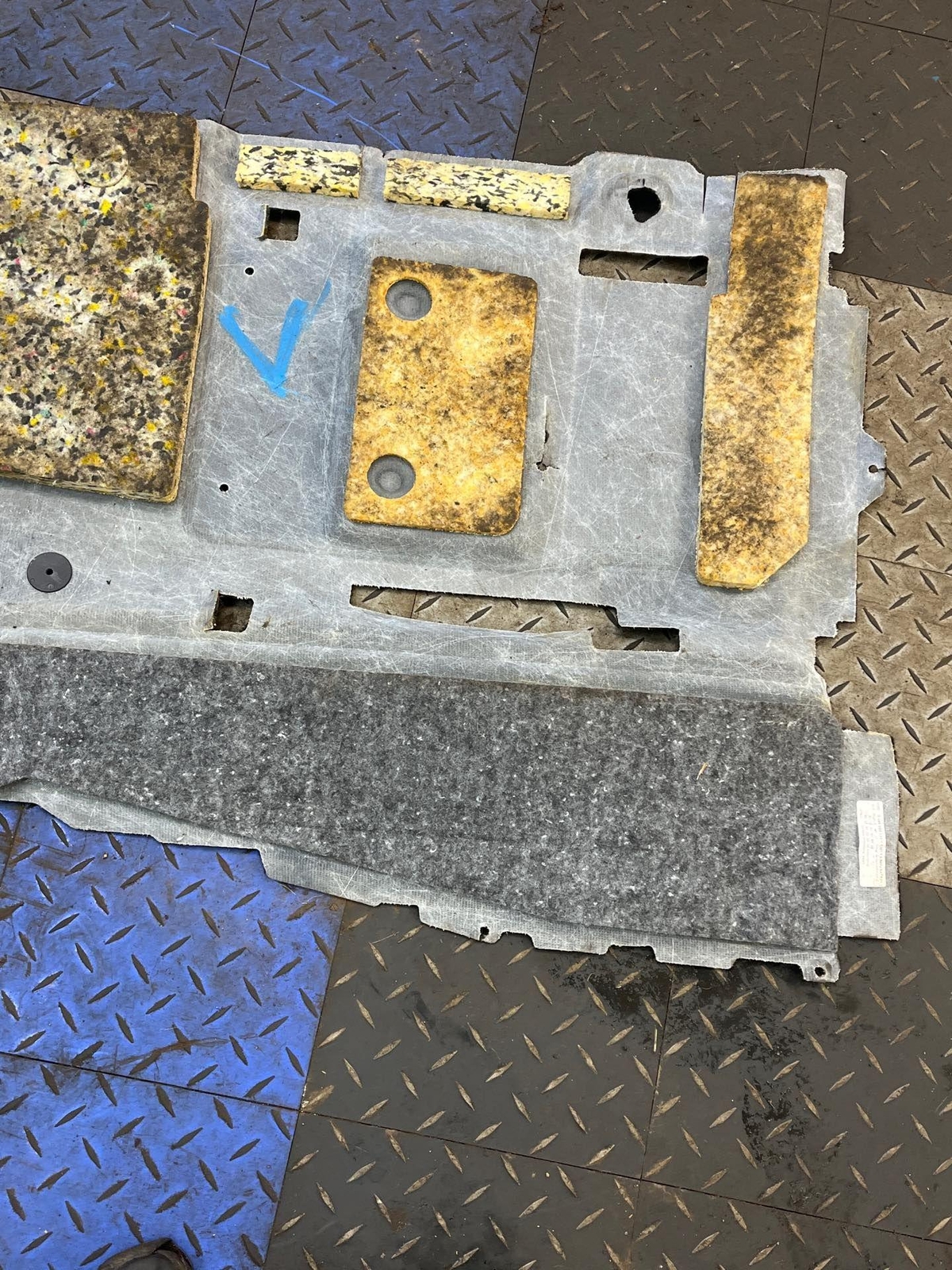 LH DRIVERS SIDE CARPET 4T1863367C LAMBORGHINI HURACAN 19