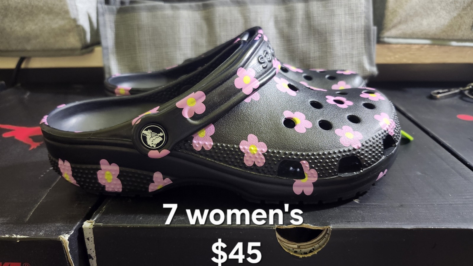 Crocs Classic Clog Women’s 7 Black Floral Pink Slip On Comfort Cushioned