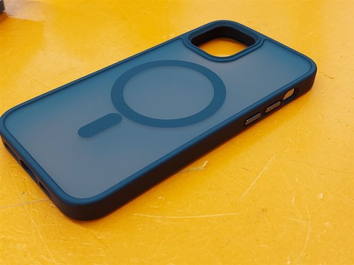 ⭐️⭐️⭐️⭐️⭐️ Mag-Safe Anti-Scratch iPhone 14 6.1" Frosted Black Protective Case - Picture 4 of 7
