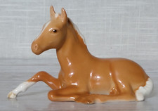 Beswick Palomino Gloss Laying Down Foal Designed by Arthur Gredington no. 915