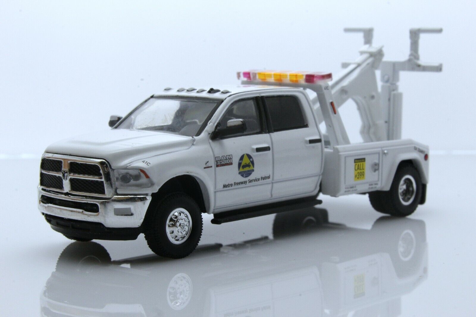 Dodge Ram 3500 Wrecker Tow Truck Los Angeles Patrol Dually 1:64 Diecast Model