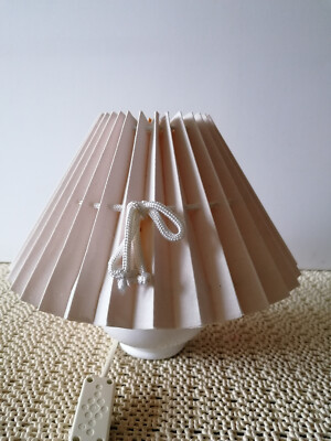 ARO Leuchte 304/09 DDR Tischlampe mit Keramikfuß und  Leinen Plisseeschirm