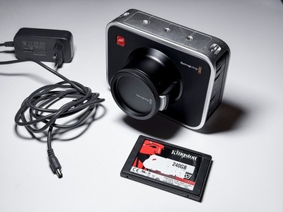 Blackmagic Cinema Kamera 2.5K EF + SSD Kit - 1 Jahr Garantie, Exzellent