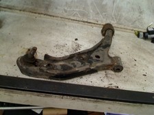 Triangle de suspension Nissan ALMERA