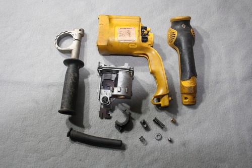 11040 Dewalt Bohrhammer DW 566 Type 1 Motorgehäuse Zusatzgriff und Kleinteile