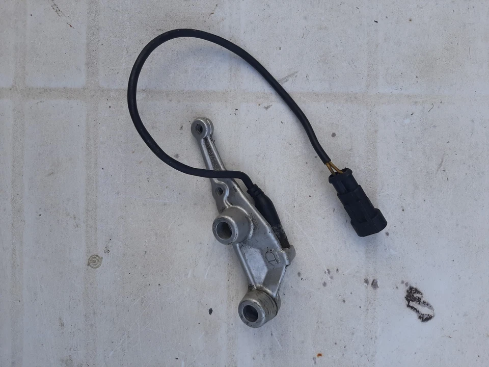 ducati   748 916  996 998    staffa per freno posteriore  Foto 2 de 2