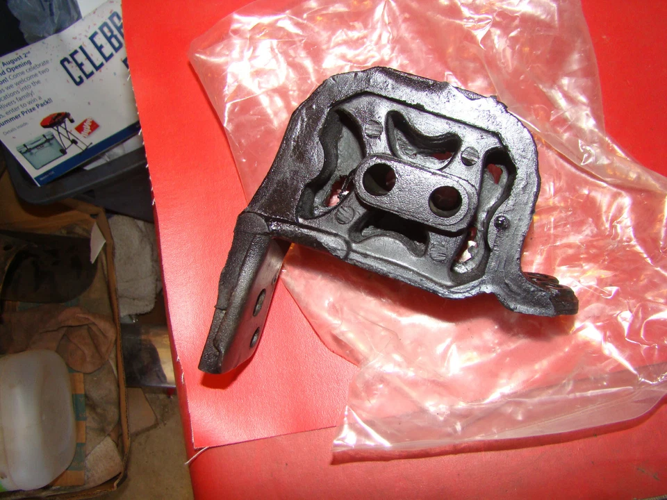 87 88 89 90 91 92 93 94 Pontiac Sunbird 2.0L BIG A 2542 GM Engine Mount Motor - Image 4 of 4